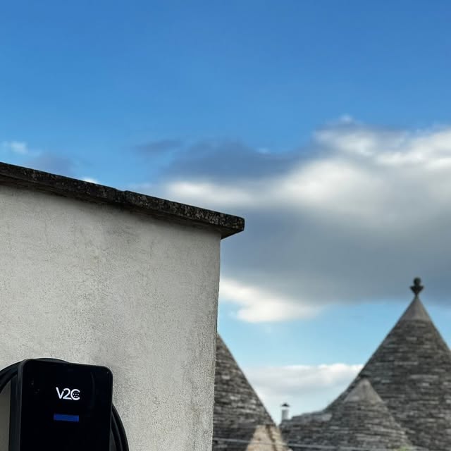 Post Instagram di @v2c.charge