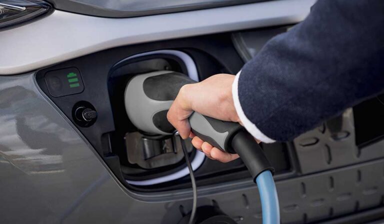 Mennekes Tyyppi 2 -liitin: Ominaisuudet ja Edut