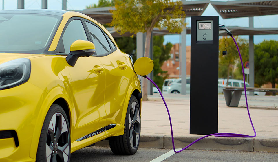 Colonnine di ricarica per auto elettriche in azienda: perché installarle oggi