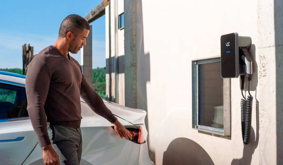 Incentivi Auto Elettriche 2025: Come ottenere Fino a 11.000 € di bonus statale