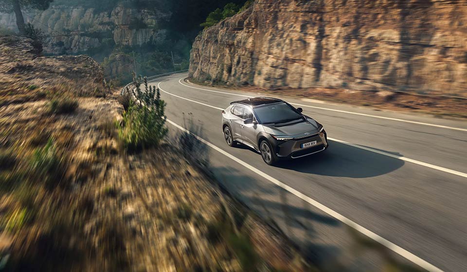 Nuevo Toyota bZ4X 2025: Precio, autonomía y todas las características del 4x4 eléctrico de Toyota