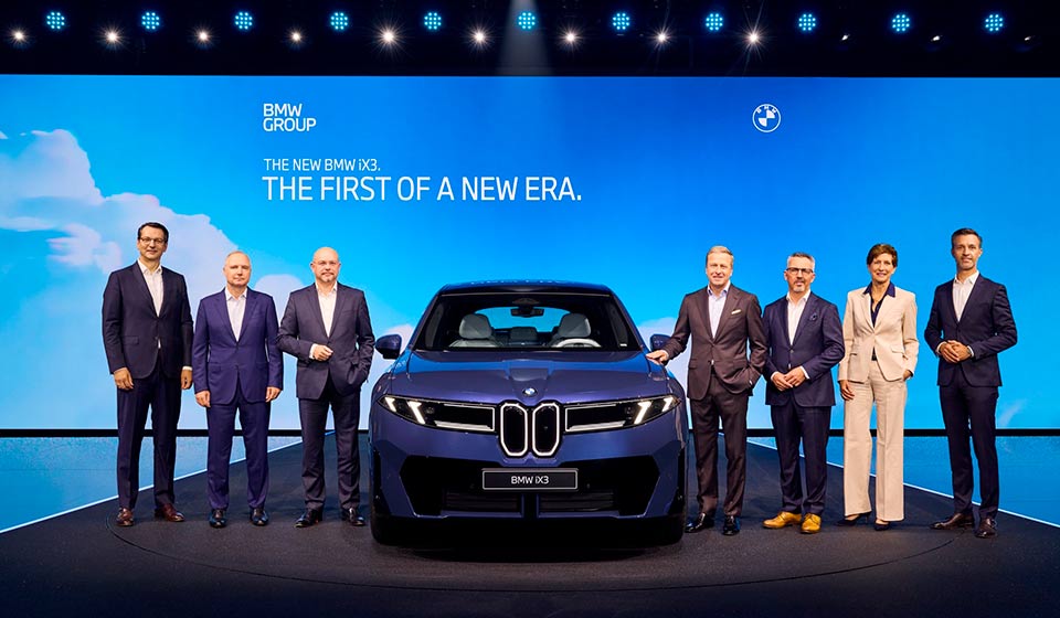 BMW iX3 presenta en el IAA Summit 2026 la Neue Klasse que llega en 2026 con hasta 805 km de autonomía. Descubre el precio del nuevo BMW iX3 y cómo cargarlo con V2C.