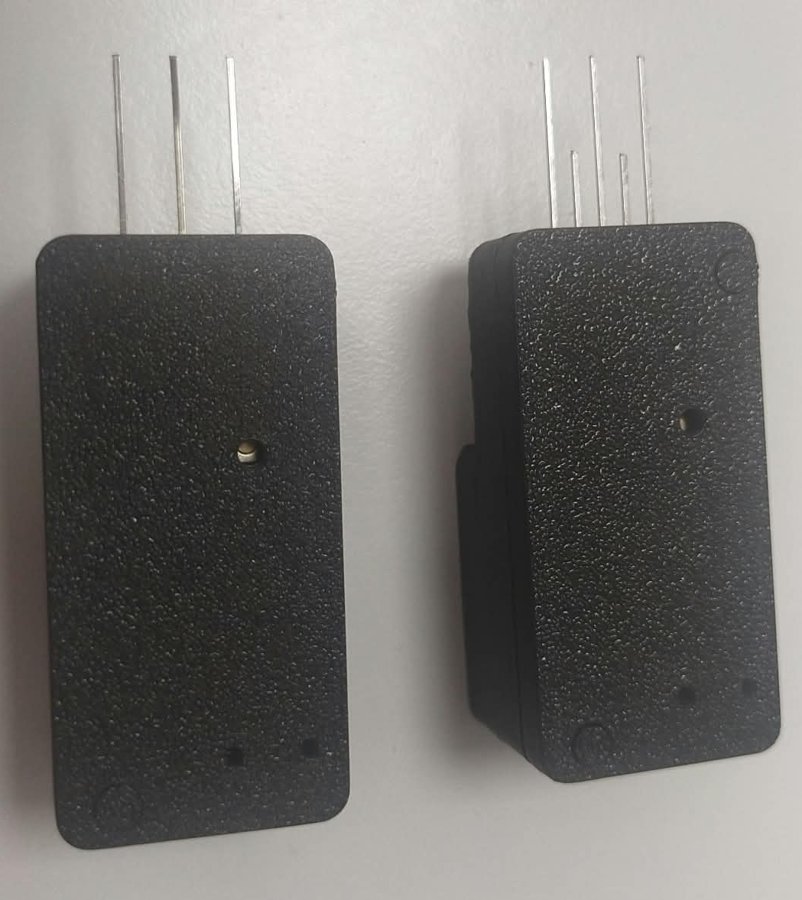 Module émetteur à 3 broches à côté d’un module émetteur à 5 broches