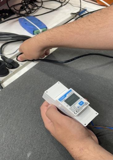 Medidor monofásico MID: conexión a la red eléctrica