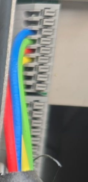 Cables de la toma derecha en los bornes CN8 y CN5 de la placa antigua POLE V1