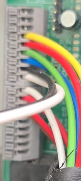 Cables de la toma izquierda en los bornes CN10 y CN6 de la placa antigua POLE V1